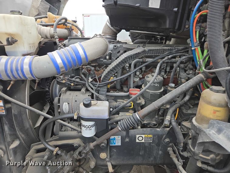 image for item DU2556 2015 Kenworth T680 semi truck