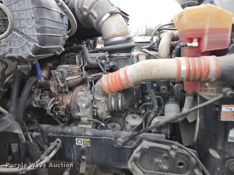 image for item DU2556 2015 Kenworth T680 semi truck