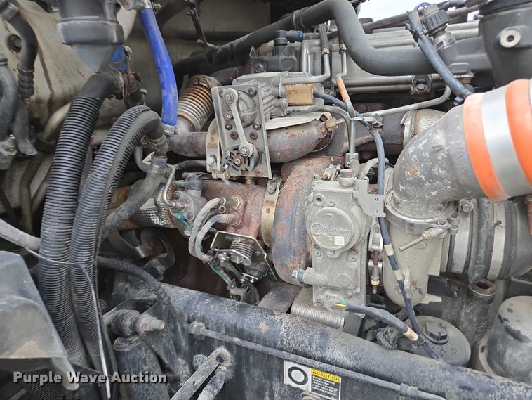 image for item DU2556 2015 Kenworth T680 semi truck