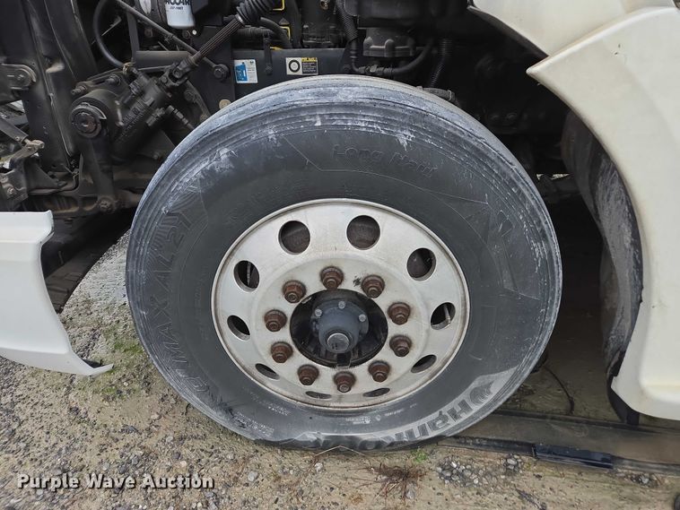 image for item DU2556 2015 Kenworth T680 semi truck