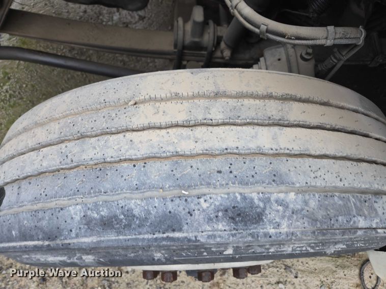 image for item DU2556 2015 Kenworth T680 semi truck