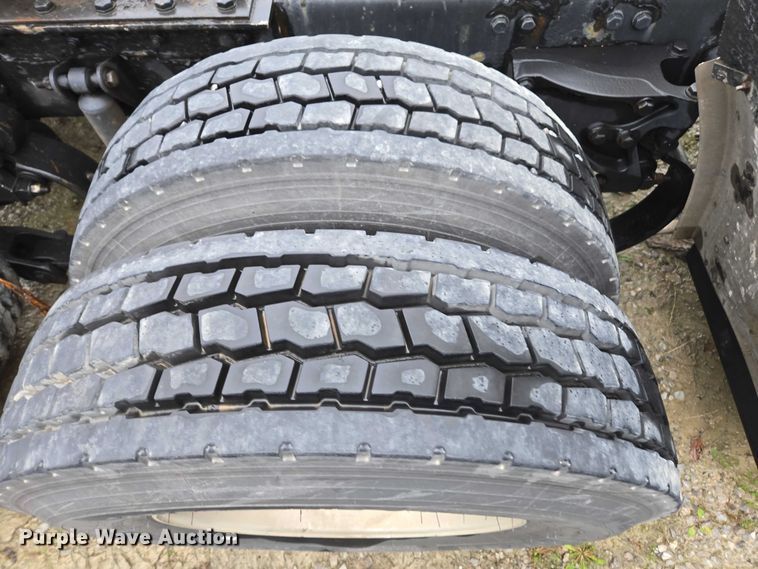 image for item DU2556 2015 Kenworth T680 semi truck