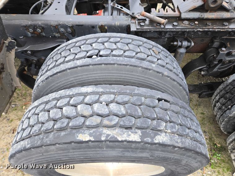 image for item DU2556 2015 Kenworth T680 semi truck