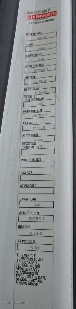 image for item DU2556 2015 Kenworth T680 semi truck