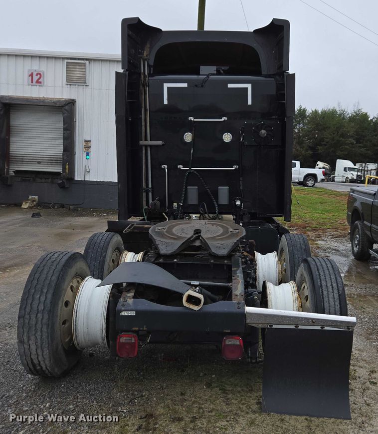 image for item DU2557 2015 Peterbilt 579 semi truck