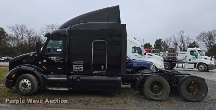 image for item DU2557 2015 Peterbilt 579 semi truck
