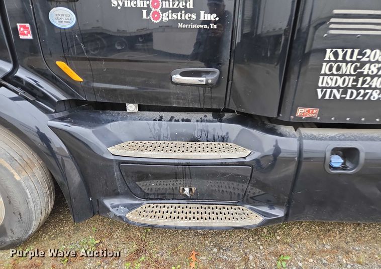 image for item DU2557 2015 Peterbilt 579 semi truck