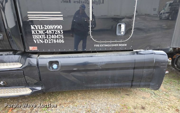 image for item DU2557 2015 Peterbilt 579 semi truck