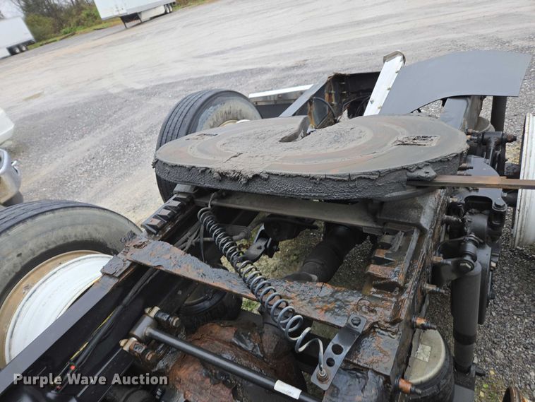 image for item DU2557 2015 Peterbilt 579 semi truck