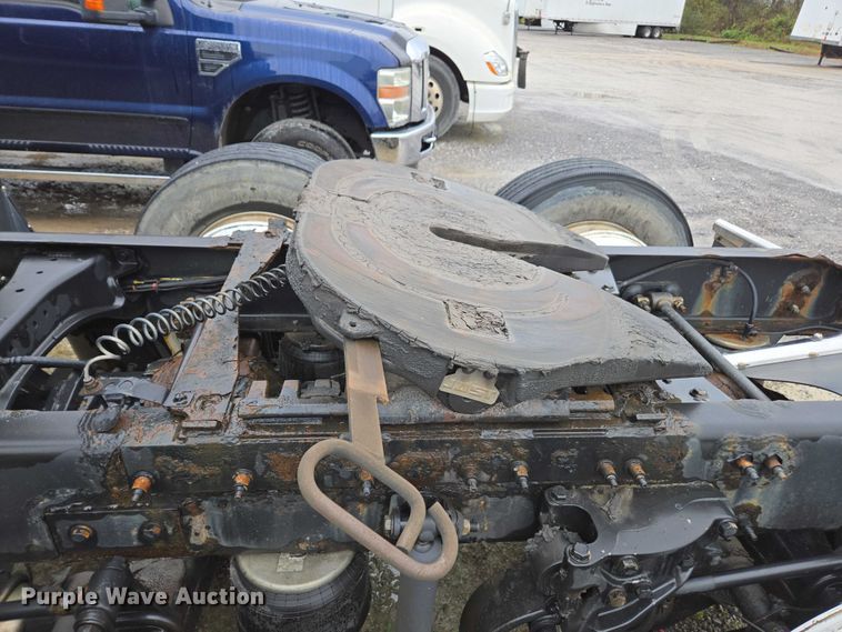 image for item DU2557 2015 Peterbilt 579 semi truck