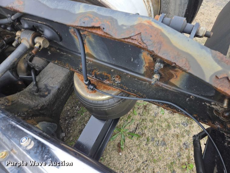 image for item DU2557 2015 Peterbilt 579 semi truck