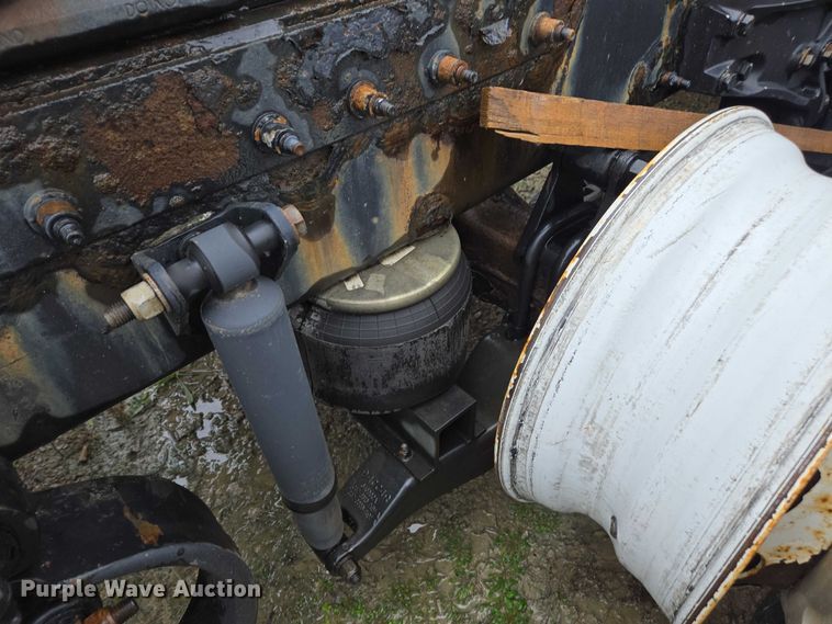 image for item DU2557 2015 Peterbilt 579 semi truck