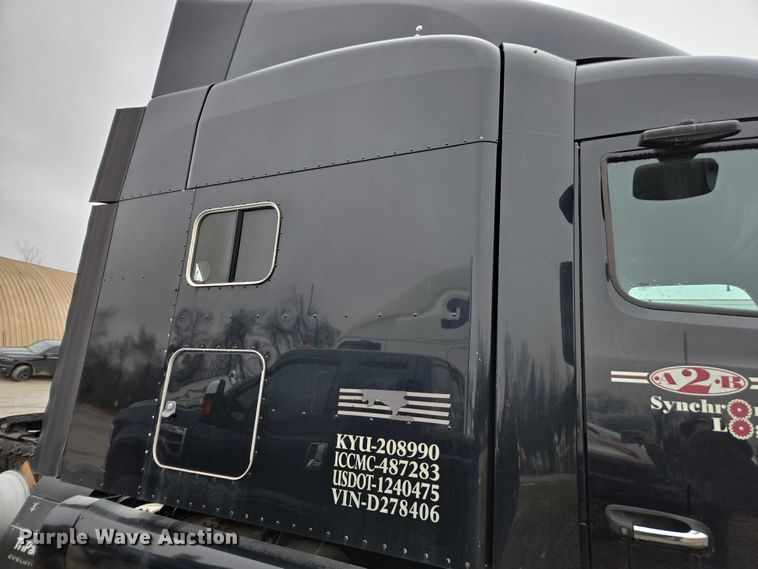 image for item DU2557 2015 Peterbilt 579 semi truck