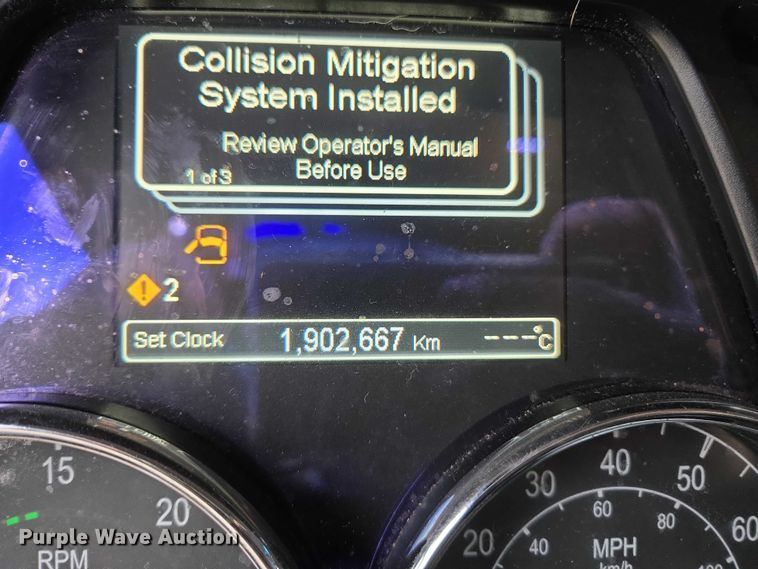 image for item DU2557 2015 Peterbilt 579 semi truck