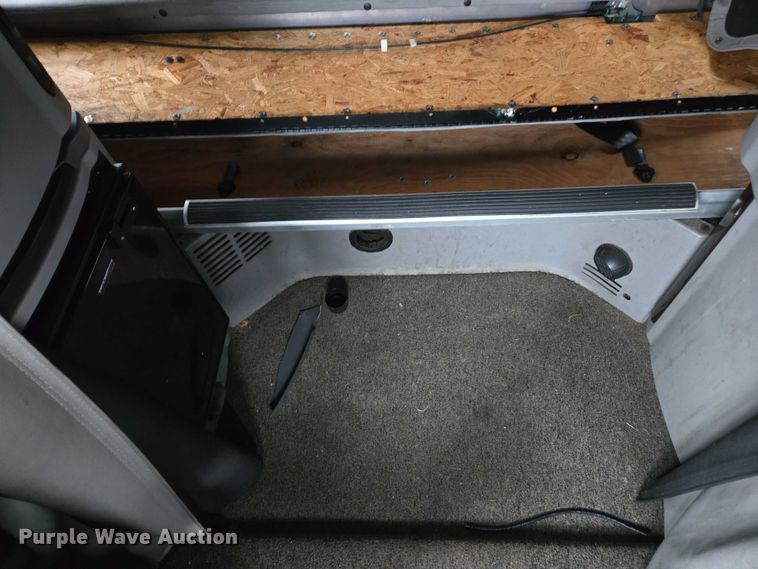 image for item DU2557 2015 Peterbilt 579 semi truck