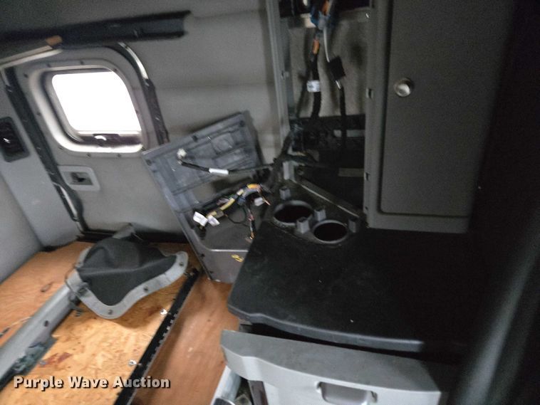 image for item DU2557 2015 Peterbilt 579 semi truck