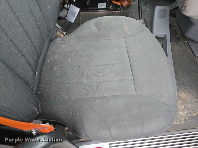 image for item DU2557 2015 Peterbilt 579 semi truck