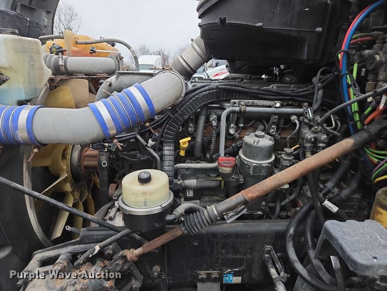 image for item DU2557 2015 Peterbilt 579 semi truck