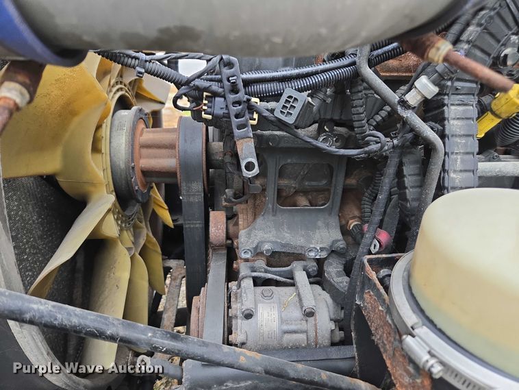 image for item DU2557 2015 Peterbilt 579 semi truck