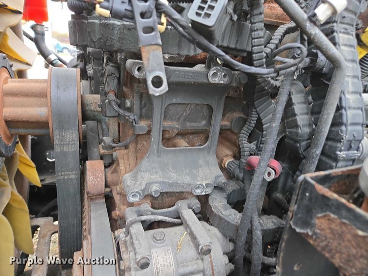 image for item DU2557 2015 Peterbilt 579 semi truck