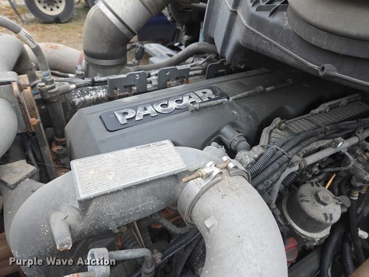 image for item DU2557 2015 Peterbilt 579 semi truck