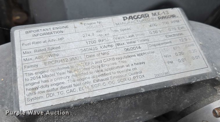 image for item DU2557 2015 Peterbilt 579 semi truck