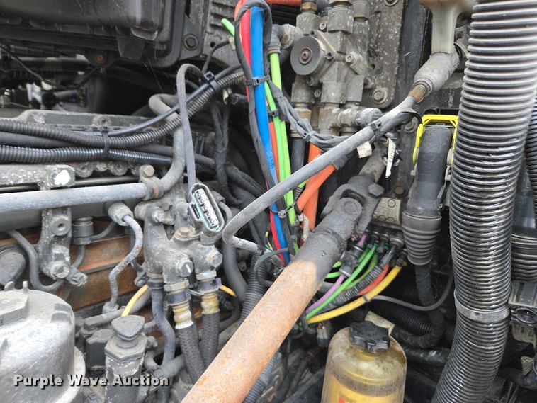 image for item DU2557 2015 Peterbilt 579 semi truck