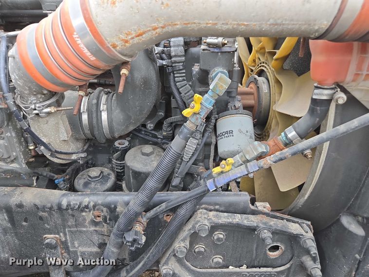 image for item DU2557 2015 Peterbilt 579 semi truck