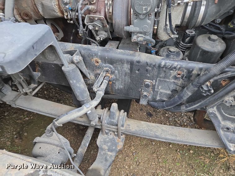 image for item DU2557 2015 Peterbilt 579 semi truck