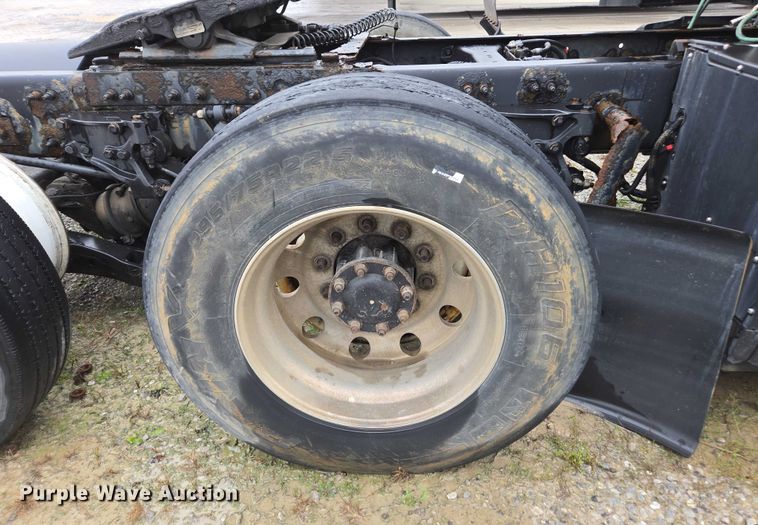 image for item DU2557 2015 Peterbilt 579 semi truck