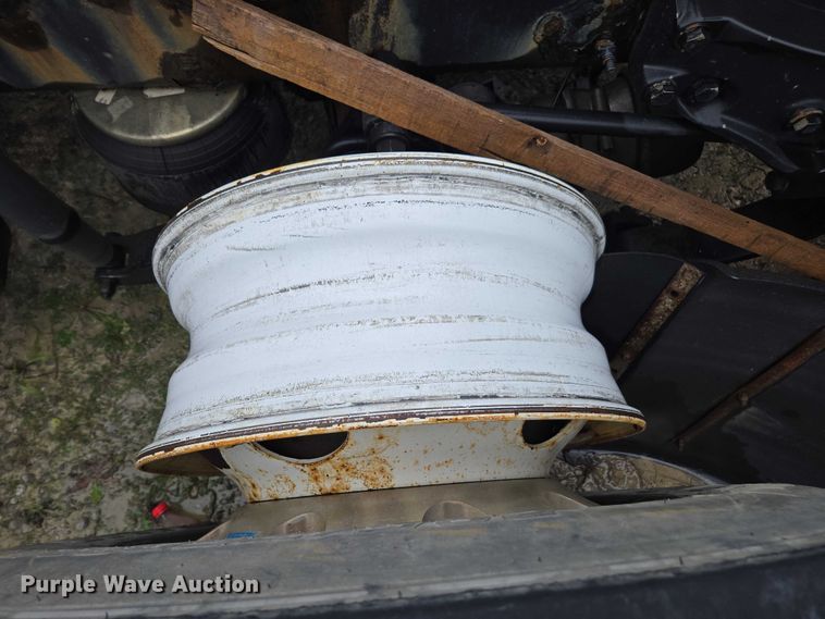 image for item DU2557 2015 Peterbilt 579 semi truck