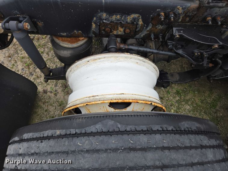 image for item DU2557 2015 Peterbilt 579 semi truck