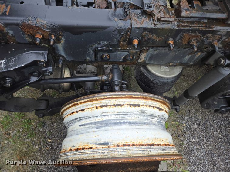 image for item DU2557 2015 Peterbilt 579 semi truck