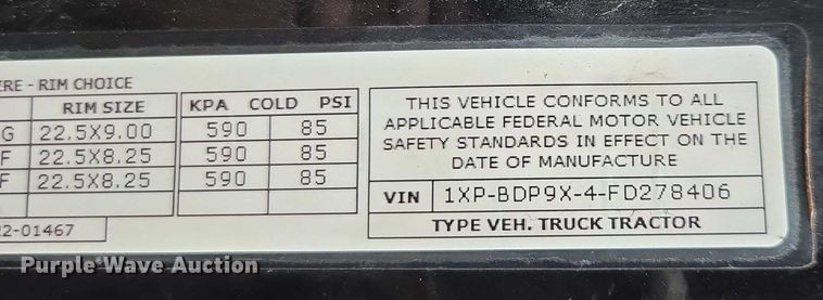 image for item DU2557 2015 Peterbilt 579 semi truck