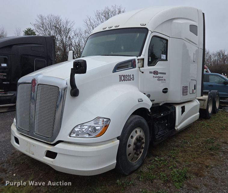 image for item DU2558 2016 Kenworth T680 semi truck