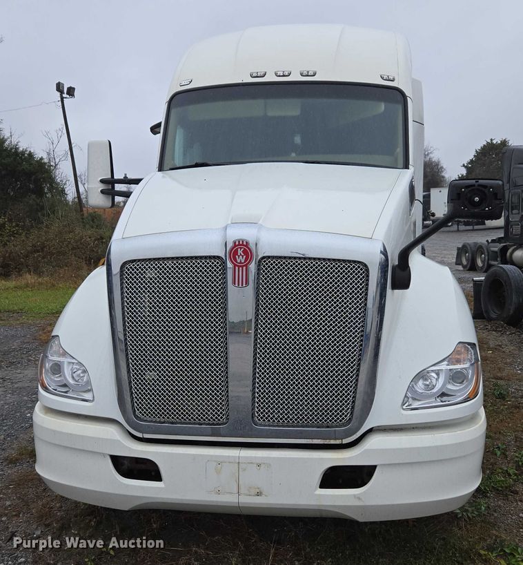 image for item DU2558 2016 Kenworth T680 semi truck