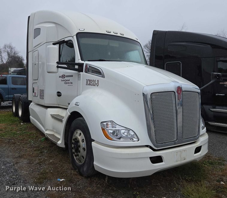 image for item DU2558 2016 Kenworth T680 semi truck