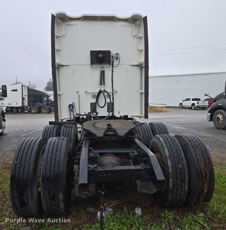 image for item DU2558 2016 Kenworth T680 semi truck