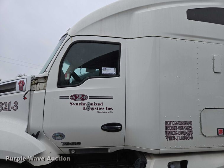 image for item DU2558 2016 Kenworth T680 semi truck
