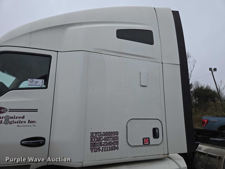 image for item DU2558 2016 Kenworth T680 semi truck