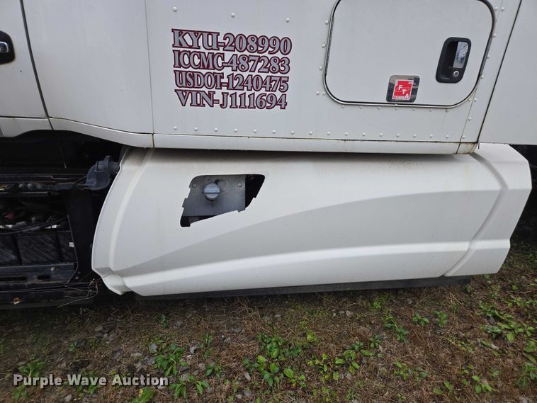 image for item DU2558 2016 Kenworth T680 semi truck