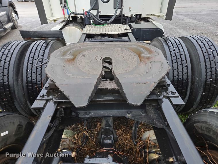 image for item DU2558 2016 Kenworth T680 semi truck