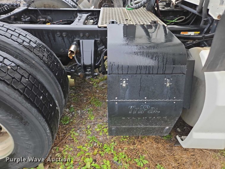 image for item DU2558 2016 Kenworth T680 semi truck