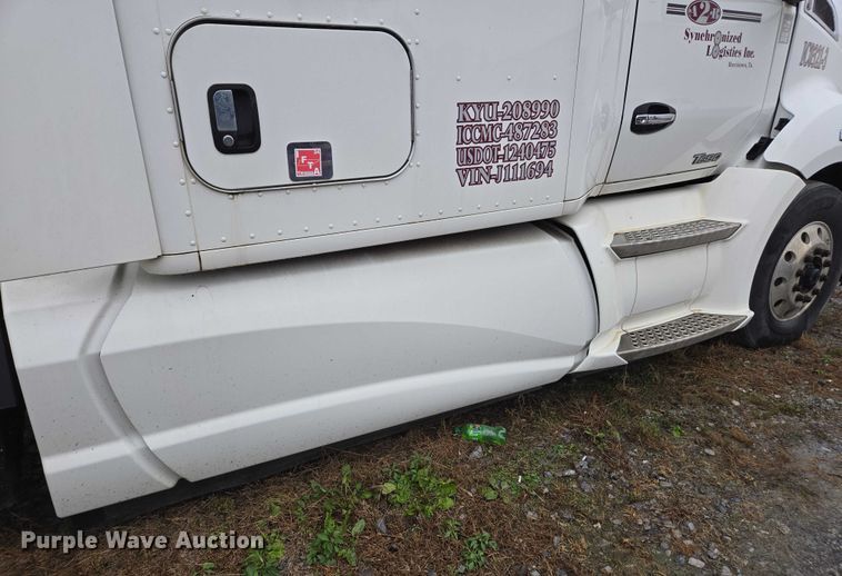 image for item DU2558 2016 Kenworth T680 semi truck