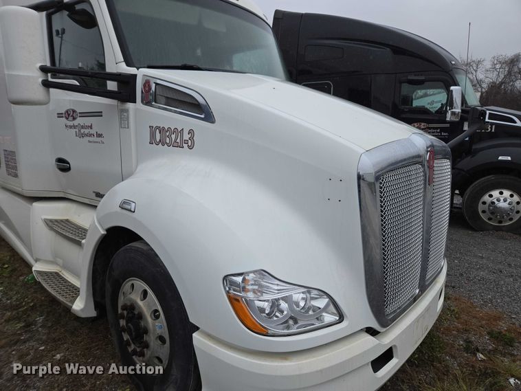 image for item DU2558 2016 Kenworth T680 semi truck