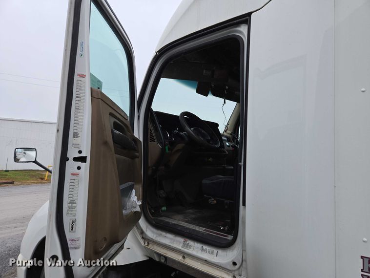 image for item DU2558 2016 Kenworth T680 semi truck