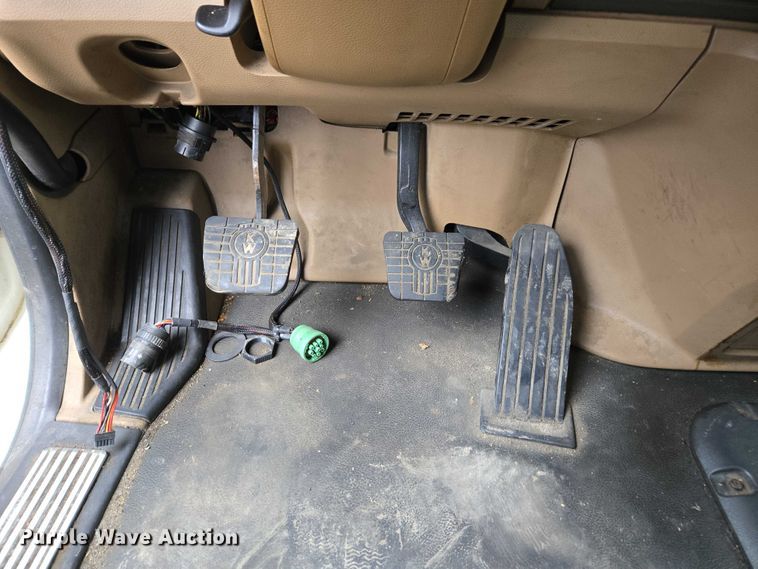 image for item DU2558 2016 Kenworth T680 semi truck