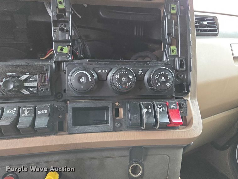 image for item DU2558 2016 Kenworth T680 semi truck