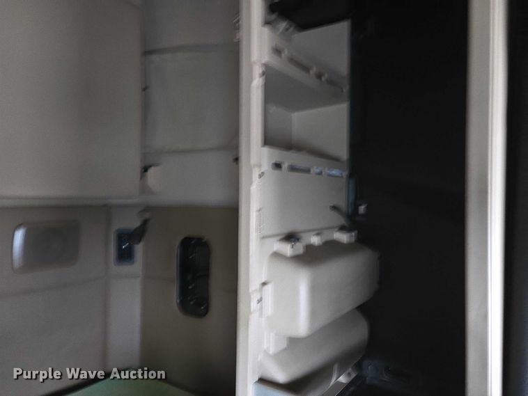 image for item DU2558 2016 Kenworth T680 semi truck