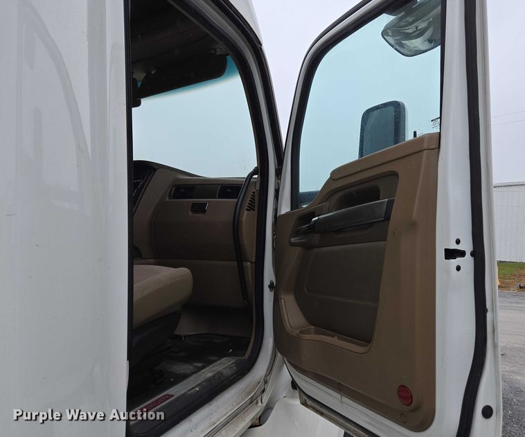 image for item DU2558 2016 Kenworth T680 semi truck